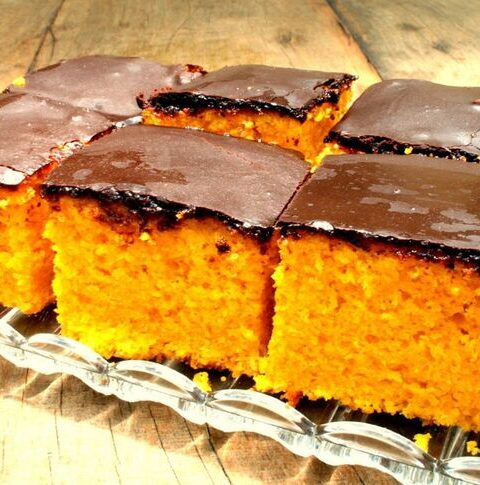 Bolo de Cenoura com Cobertura de Chocolate